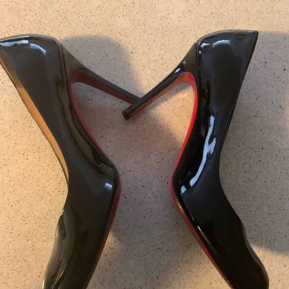 Classic NYC RED bottoms!